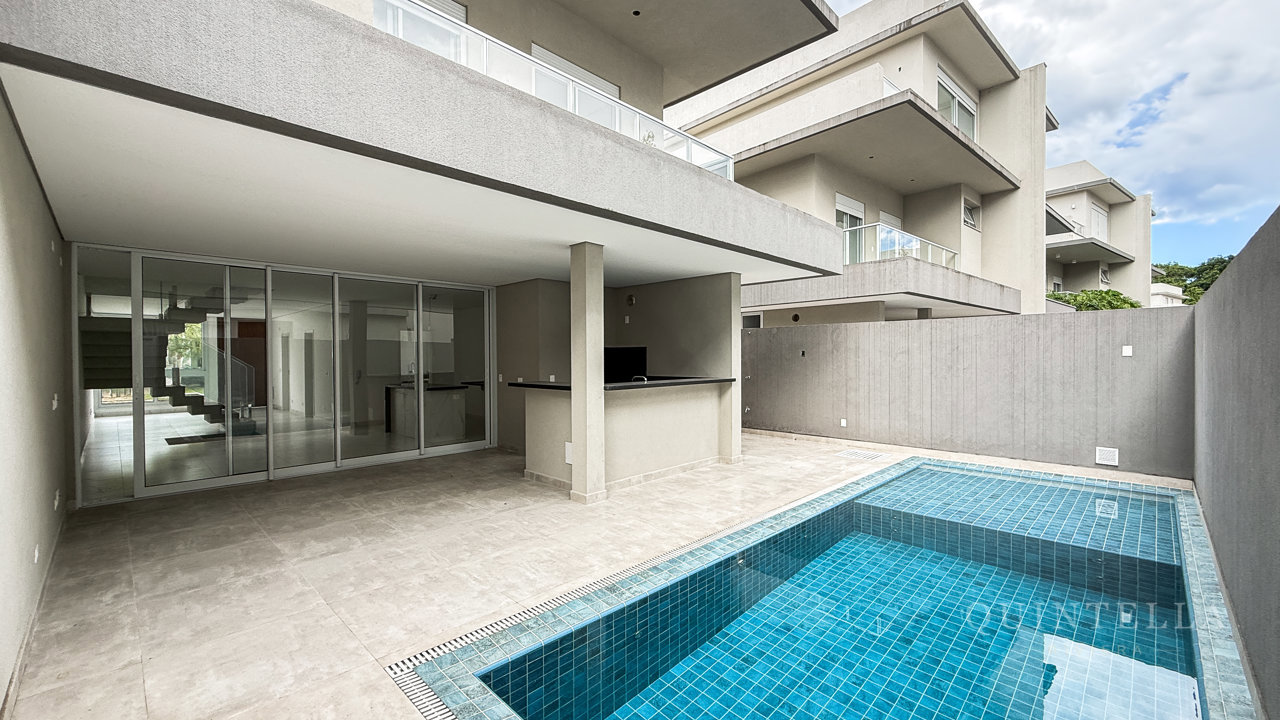 Casa em Condomínio — foto 1 de 35