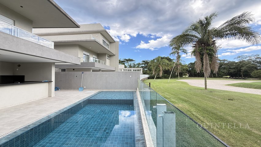 Casa em Condomínio — foto 1 de 42